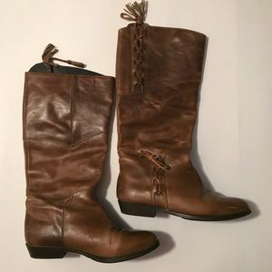 High end Invito Brown Leather boots.